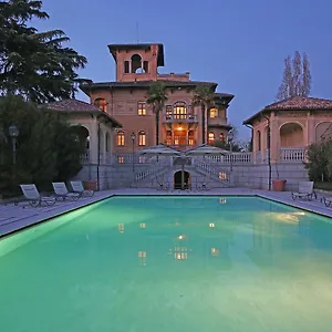 https://luxury-villa-lonato.it-lombardy.com