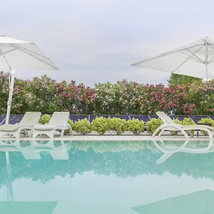 https://villa-onofria.it-lombardy.com
